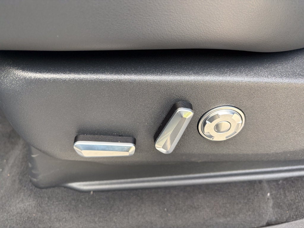 2027 Lincoln Navigator L Black Label