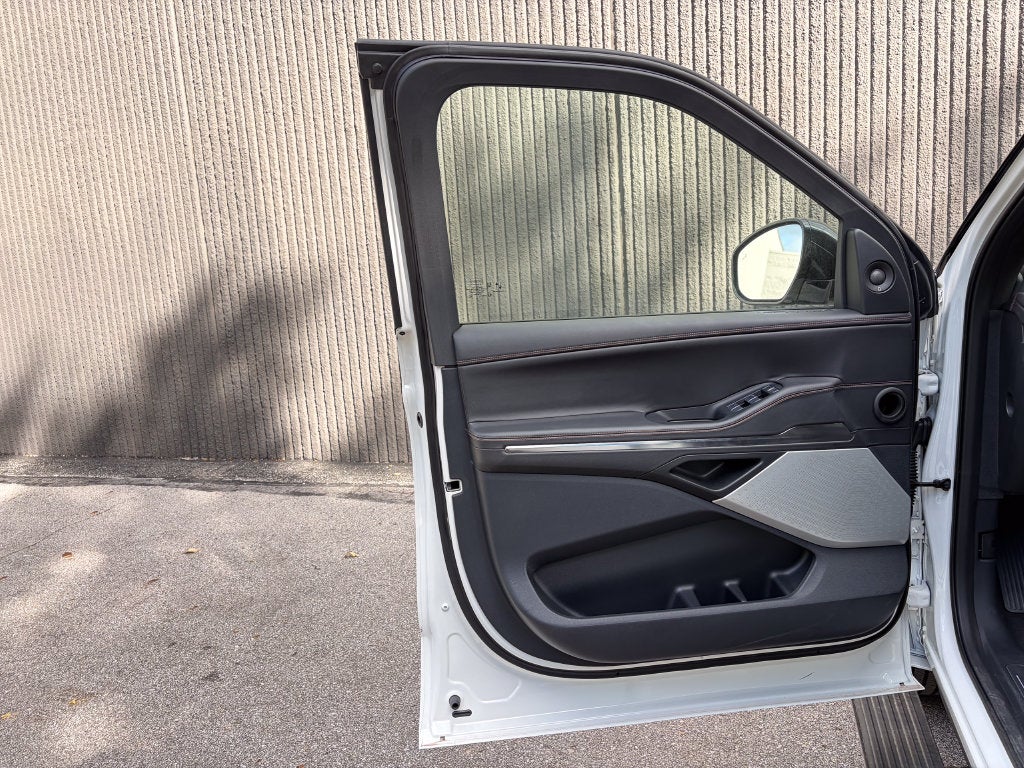 2027 Lincoln Navigator L Black Label