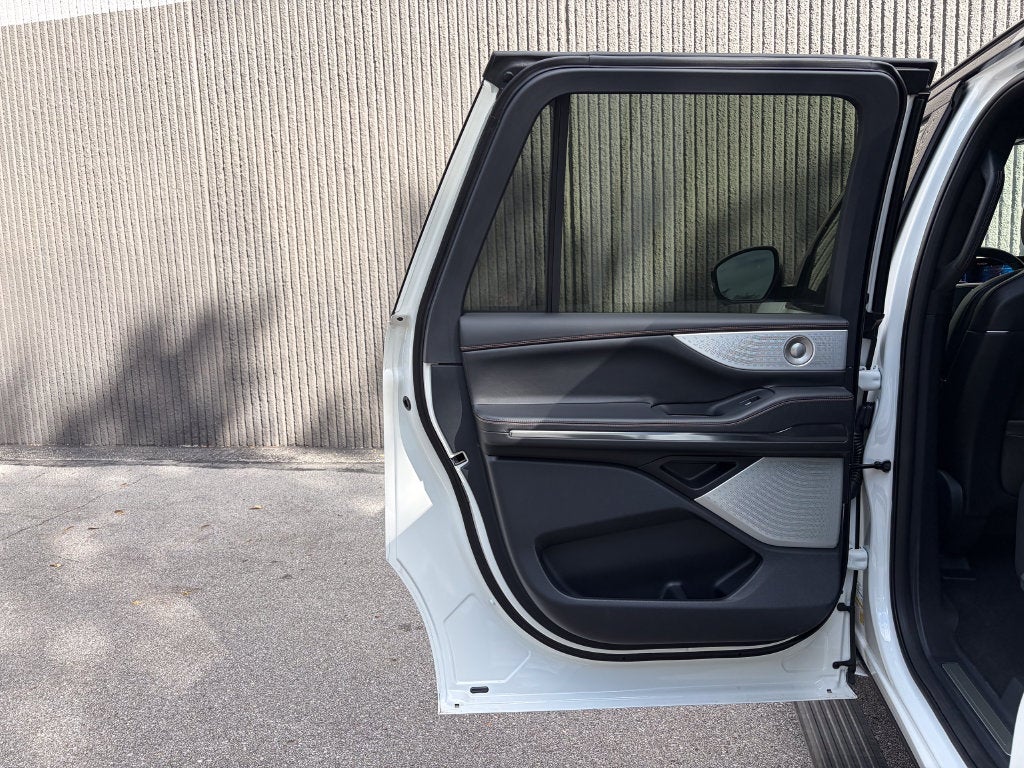 2027 Lincoln Navigator L Black Label