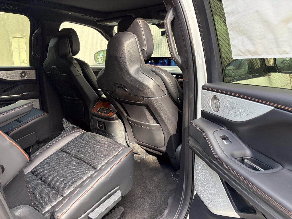 2027 Lincoln Navigator L Black Label