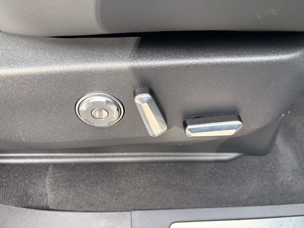 2027 Lincoln Navigator L Black Label