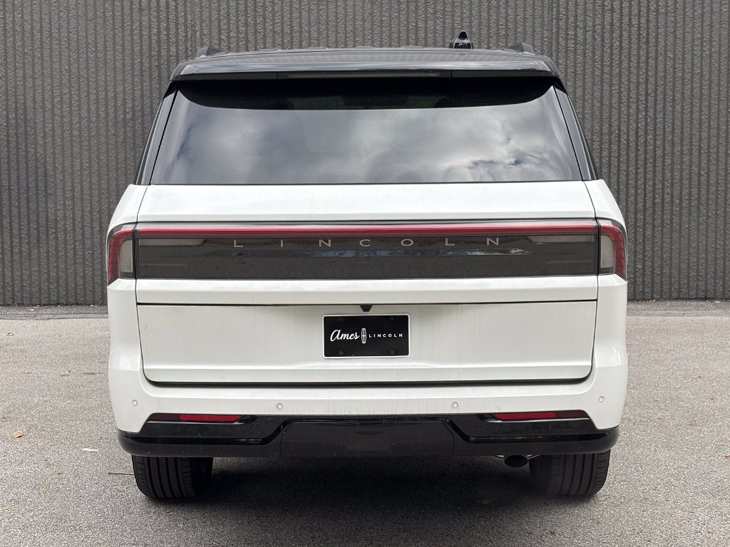 2027 Lincoln Navigator L Black Label