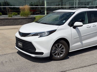 2023 Toyota Sienna LE 8 Passenger