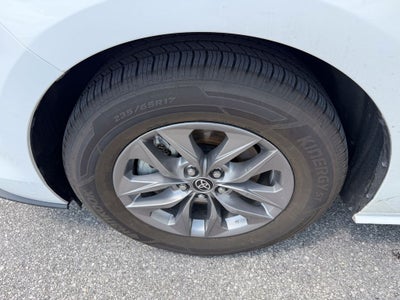 2023 Toyota Sienna LE 8 Passenger