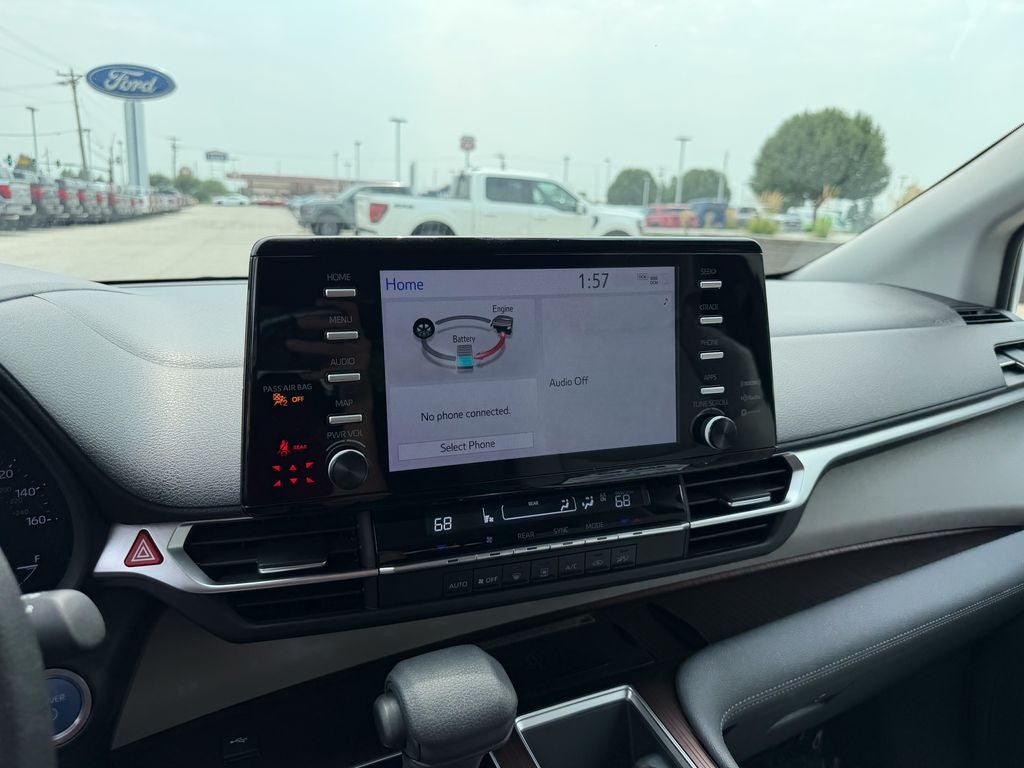 2023 Toyota Sienna LE 8 Passenger