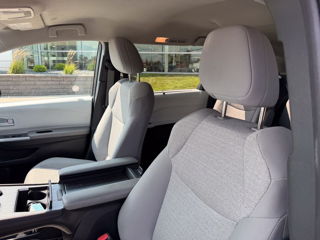 2025 Toyota Sienna LE 8 Passenger