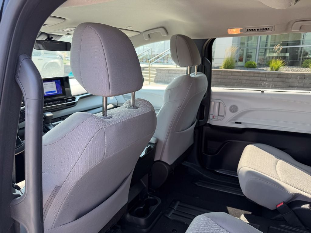 2025 Toyota Sienna LE 8 Passenger