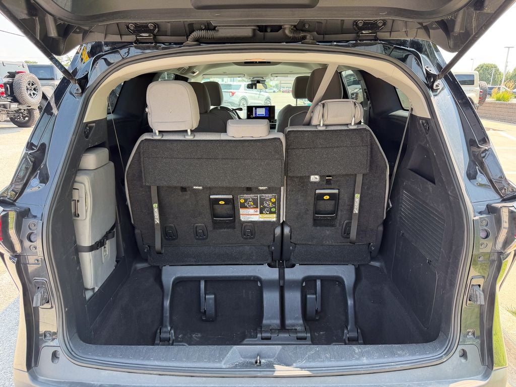 2025 Toyota Sienna LE 8 Passenger