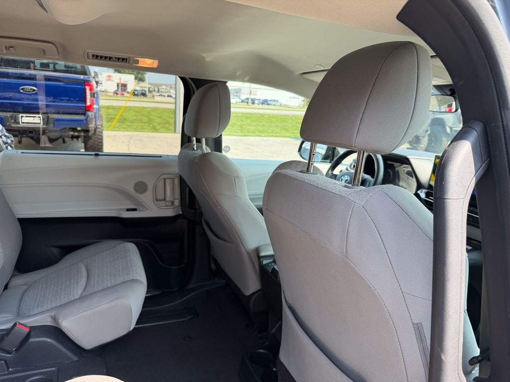 2025 Toyota Sienna LE 8 Passenger