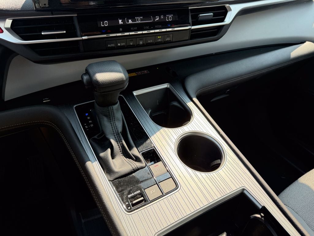 2025 Toyota Sienna LE 8 Passenger
