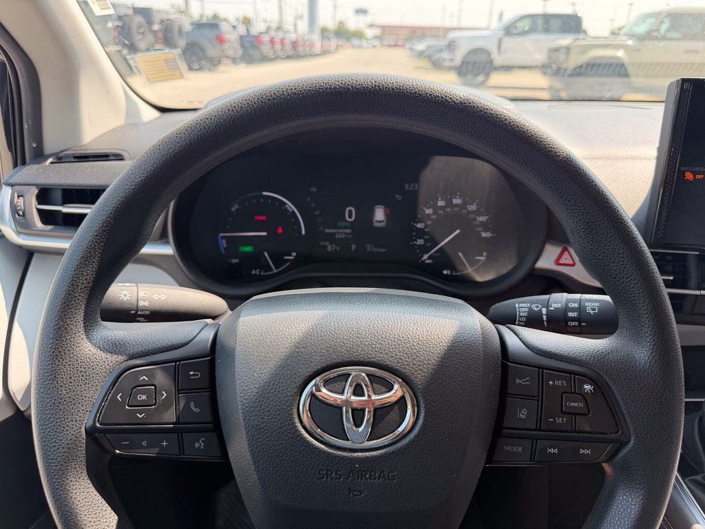 2025 Toyota Sienna LE 8 Passenger