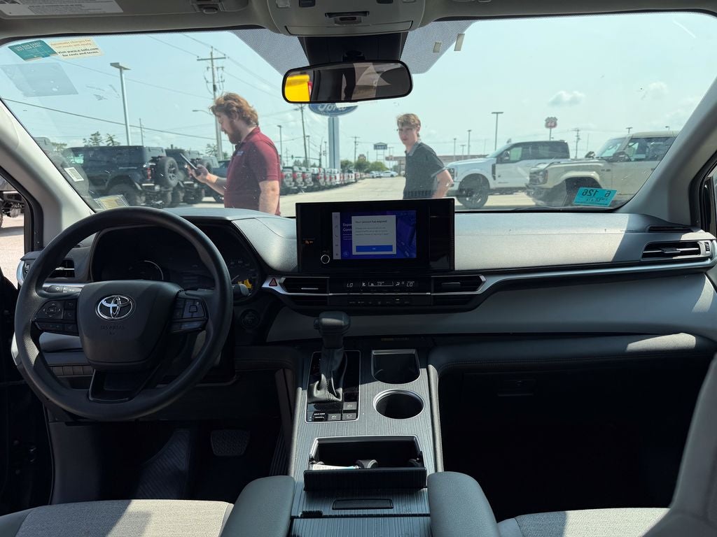 2025 Toyota Sienna LE 8 Passenger