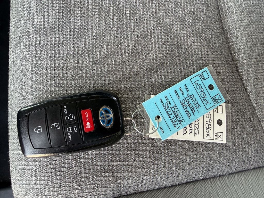 2025 Toyota Sienna LE 8 Passenger