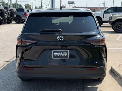 2025 Toyota Sienna LE 8 Passenger