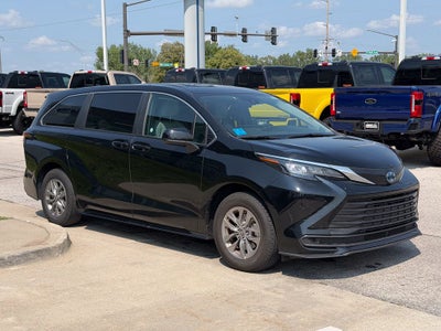 2025 Toyota Sienna LE 8 Passenger