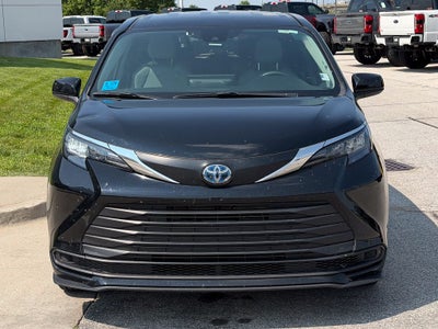 2025 Toyota Sienna LE 8 Passenger
