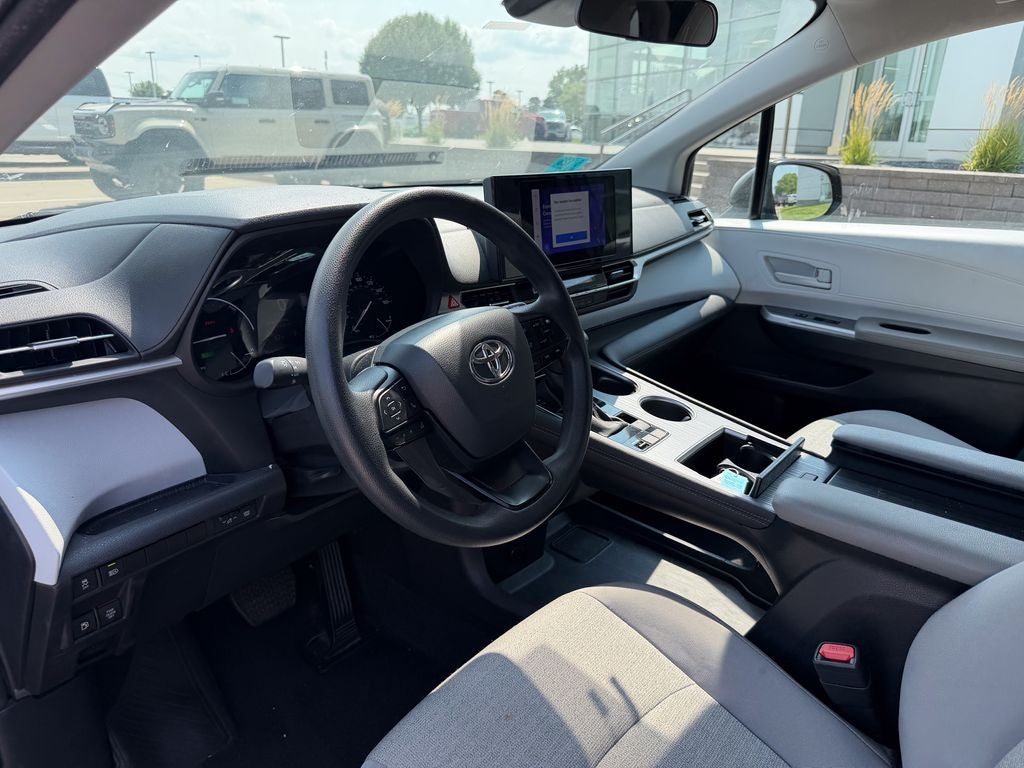 2025 Toyota Sienna LE 8 Passenger