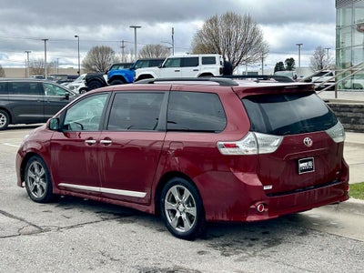 2017 Toyota Sienna SE 8 Passenger