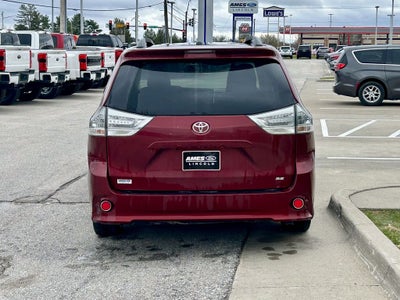 2017 Toyota Sienna SE 8 Passenger
