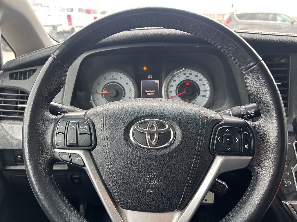 2017 Toyota Sienna SE 8 Passenger