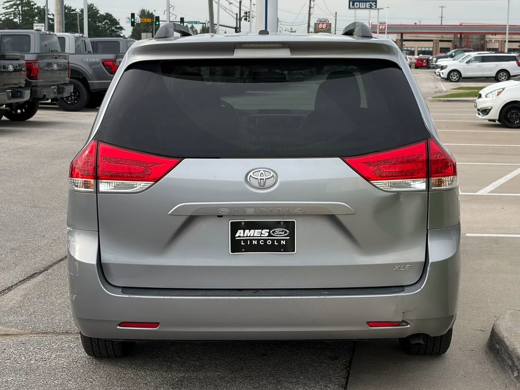 2013 Toyota Sienna XLE 8 Passenger
