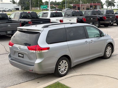 2013 Toyota Sienna XLE 8 Passenger