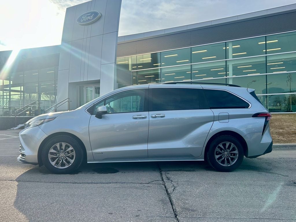 2021 Toyota Sienna XLE 7 Passenger