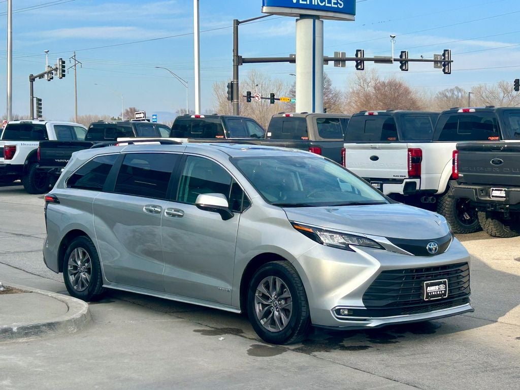 2021 Toyota Sienna XLE 7 Passenger