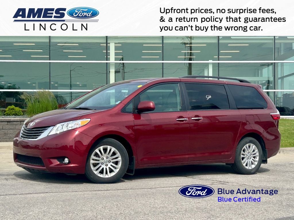 2017 Toyota Sienna XLE Premium V6 8-Passenger's photo