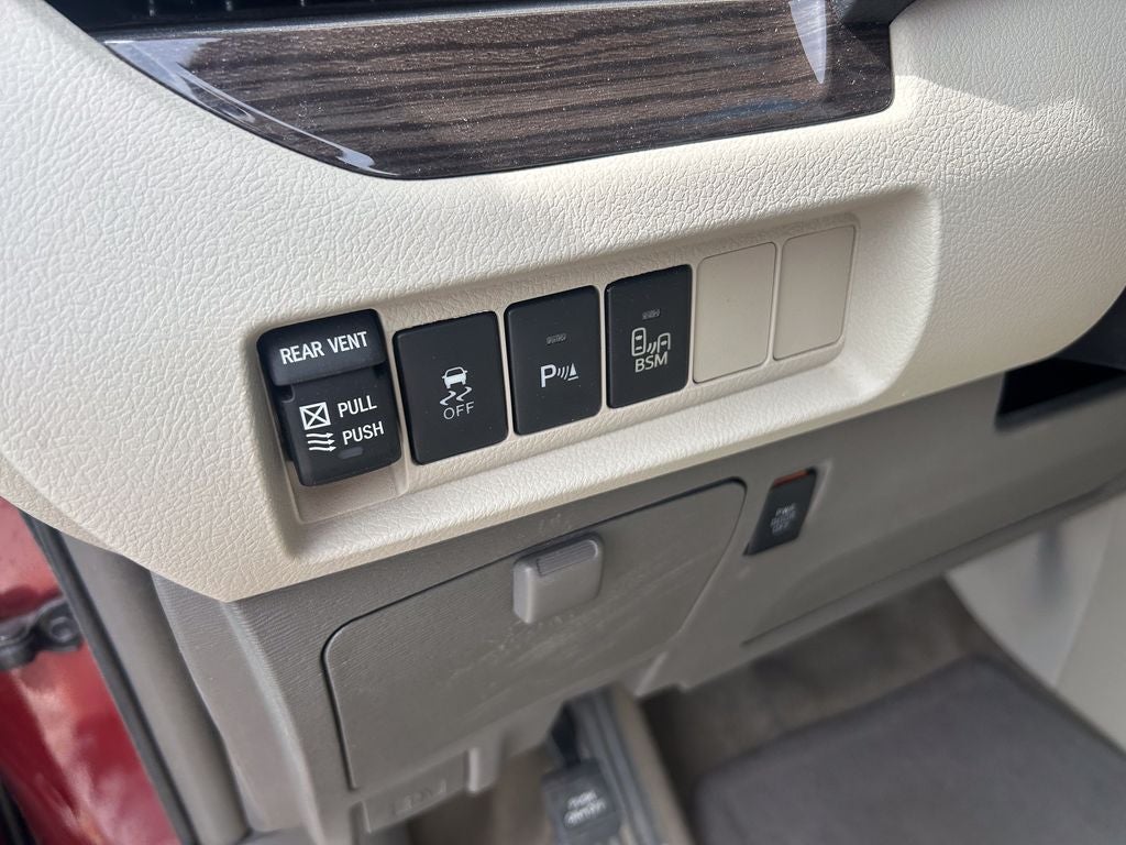 2017 Toyota Sienna XLE Premium 8 Passenger