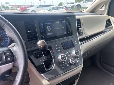 2017 Toyota Sienna XLE Premium 8 Passenger