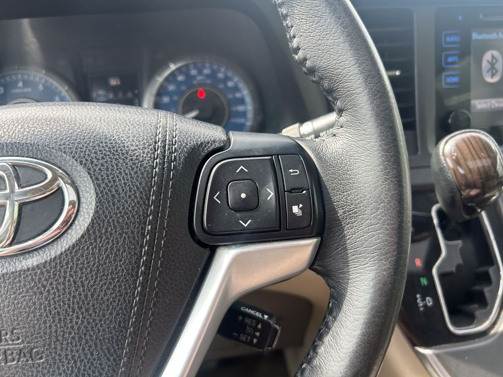 2017 Toyota Sienna XLE Premium 8 Passenger
