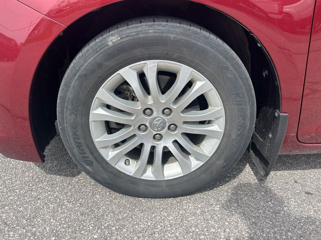2017 Toyota Sienna XLE Premium 8 Passenger