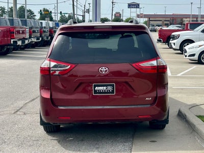 2017 Toyota Sienna XLE Premium 8 Passenger