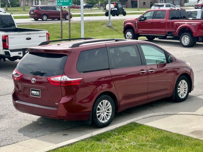 2017 Toyota Sienna XLE Premium 8 Passenger