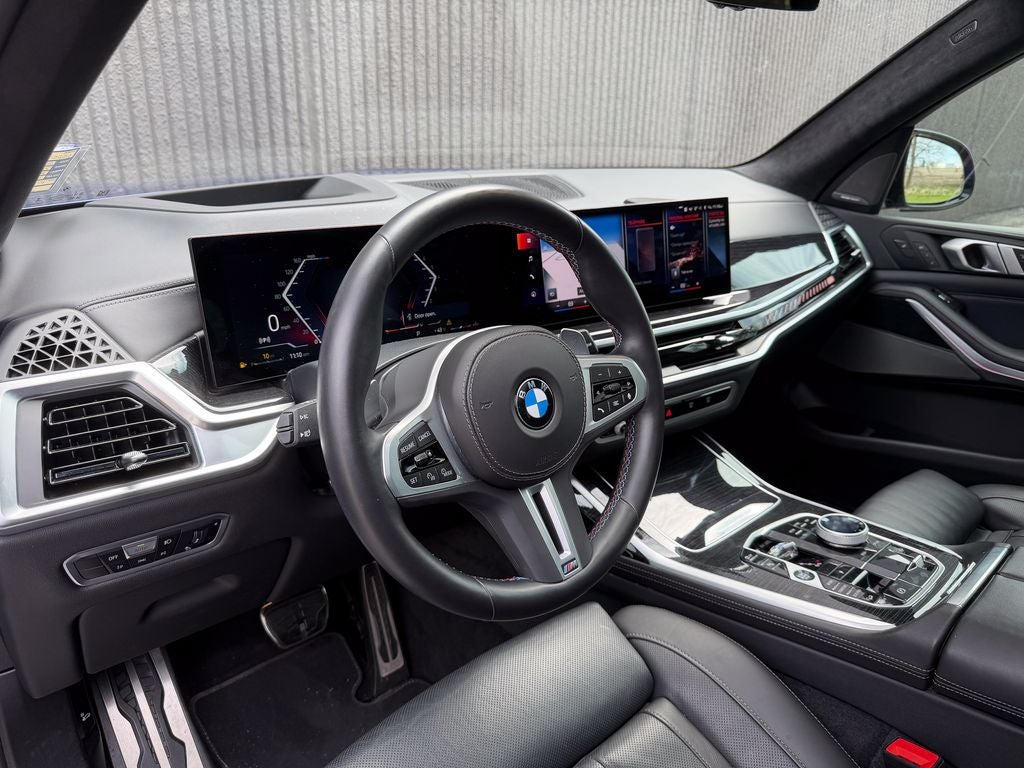 2023 BMW X7 M60i