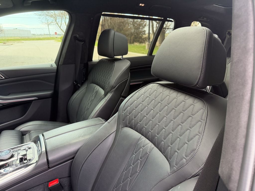 2023 BMW X7 M60i
