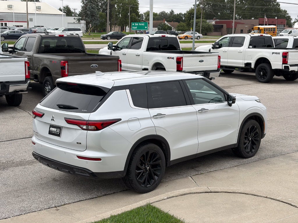 2024 Mitsubishi Outlander SE Black Edition