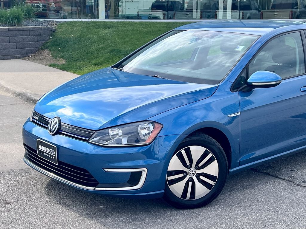 Used 2016 Volkswagen e-Golf e-Golf SE with VIN WVWKP7AU5GW913276 for sale in Ames, IA