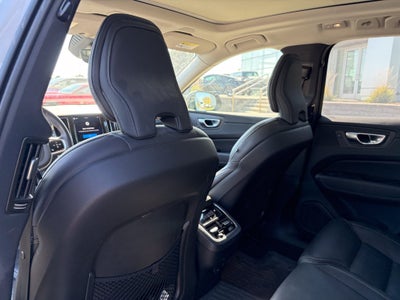 2024 Volvo XC60 B5 Ultimate Dark Theme