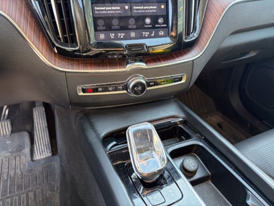 2024 Volvo XC60 B5 Ultimate Dark Theme