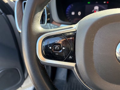 2024 Volvo XC60 B5 Ultimate Dark Theme