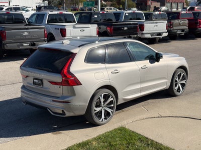 2024 Volvo XC60 B5 Ultimate Dark Theme