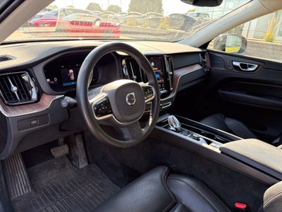 2024 Volvo XC60 B5 Ultimate Dark Theme
