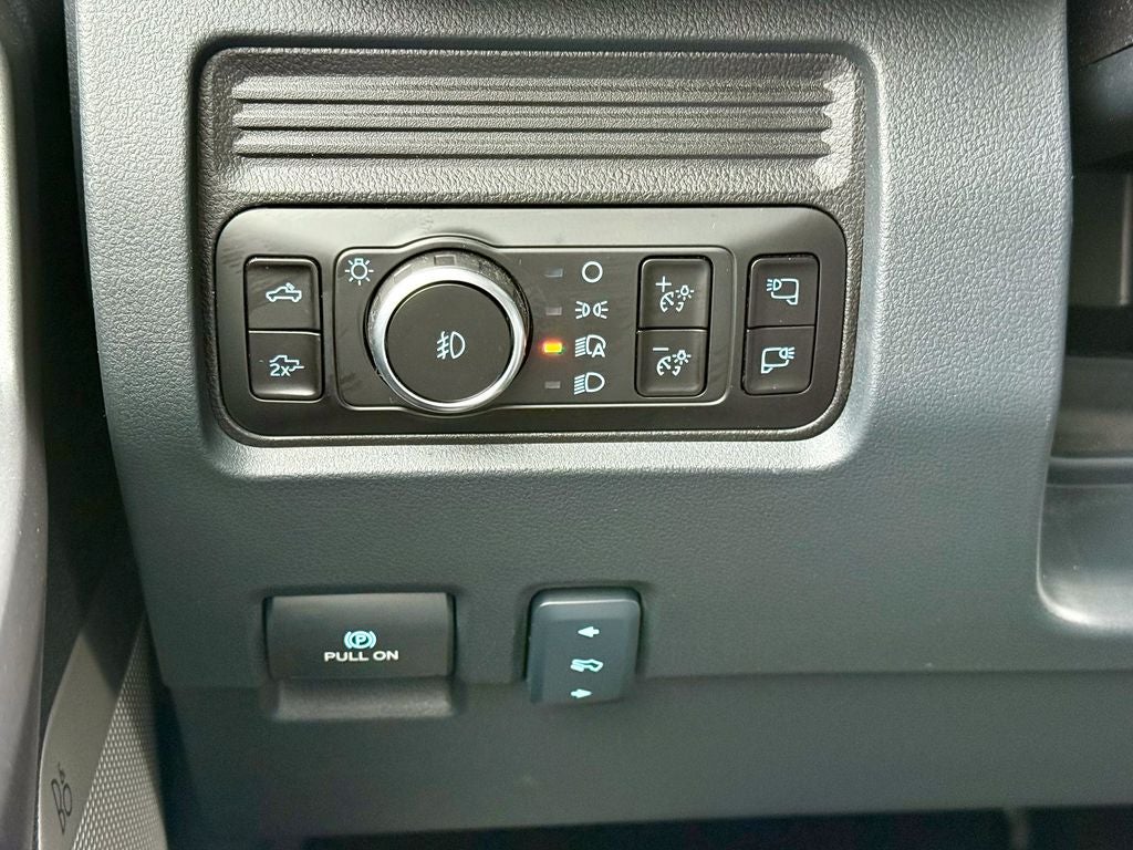 2026 Ford F-350SD Black Widow