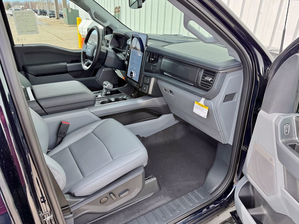 2025 Ford F-150 Lightning Flash