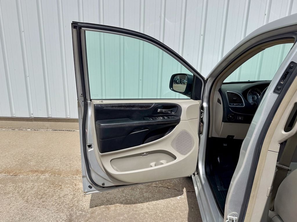 2012 Chrysler Town & Country Touring