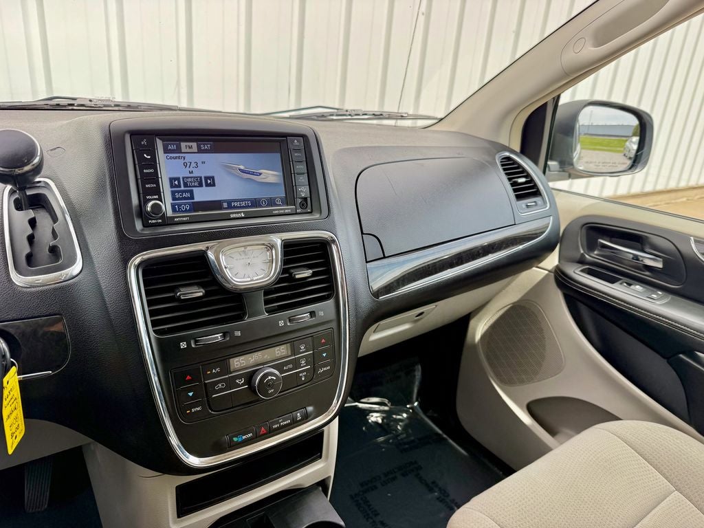 2012 Chrysler Town & Country Touring