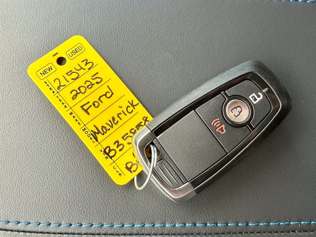 2025 Ford Maverick Lobo Standard