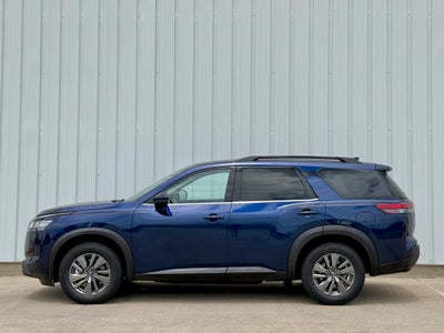 2022 Nissan Pathfinder SV